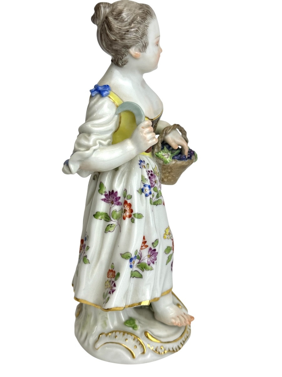 Meissen - Porcelain Figurine Child Gardener With Wine Basket-photo-4