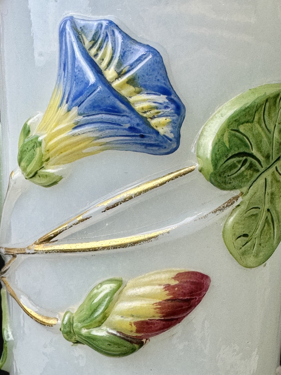 Baccarat - Opaline Vase With Bindweed Decor -photo-7