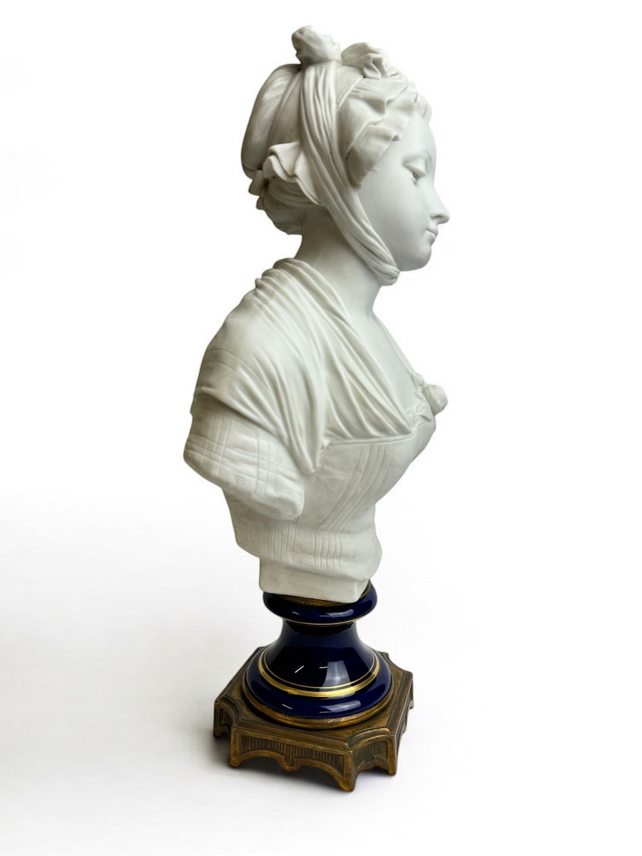E. Laurent - Biscuit Bust Of A Young Girl With A Rose-photo-2