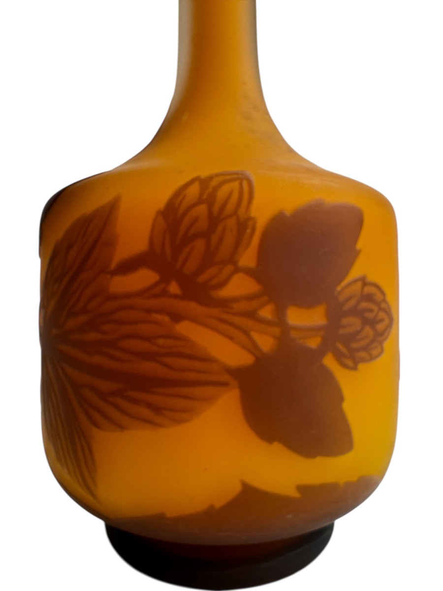 Richard - Single Flower Vase With Wild Hops Decoration -photo-5