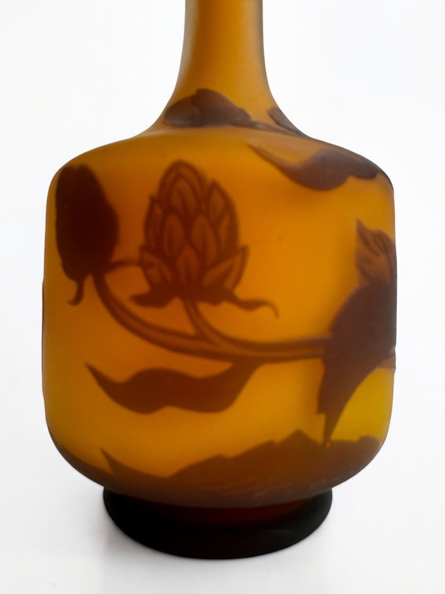 Richard - Single Flower Vase With Wild Hops Decoration -photo-6