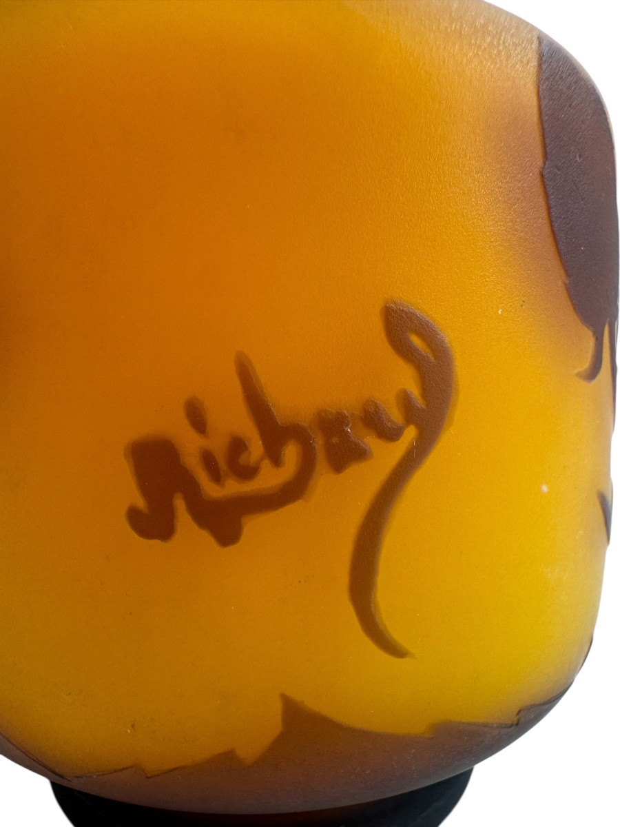 Richard - Single Flower Vase With Wild Hops Decoration -photo-7
