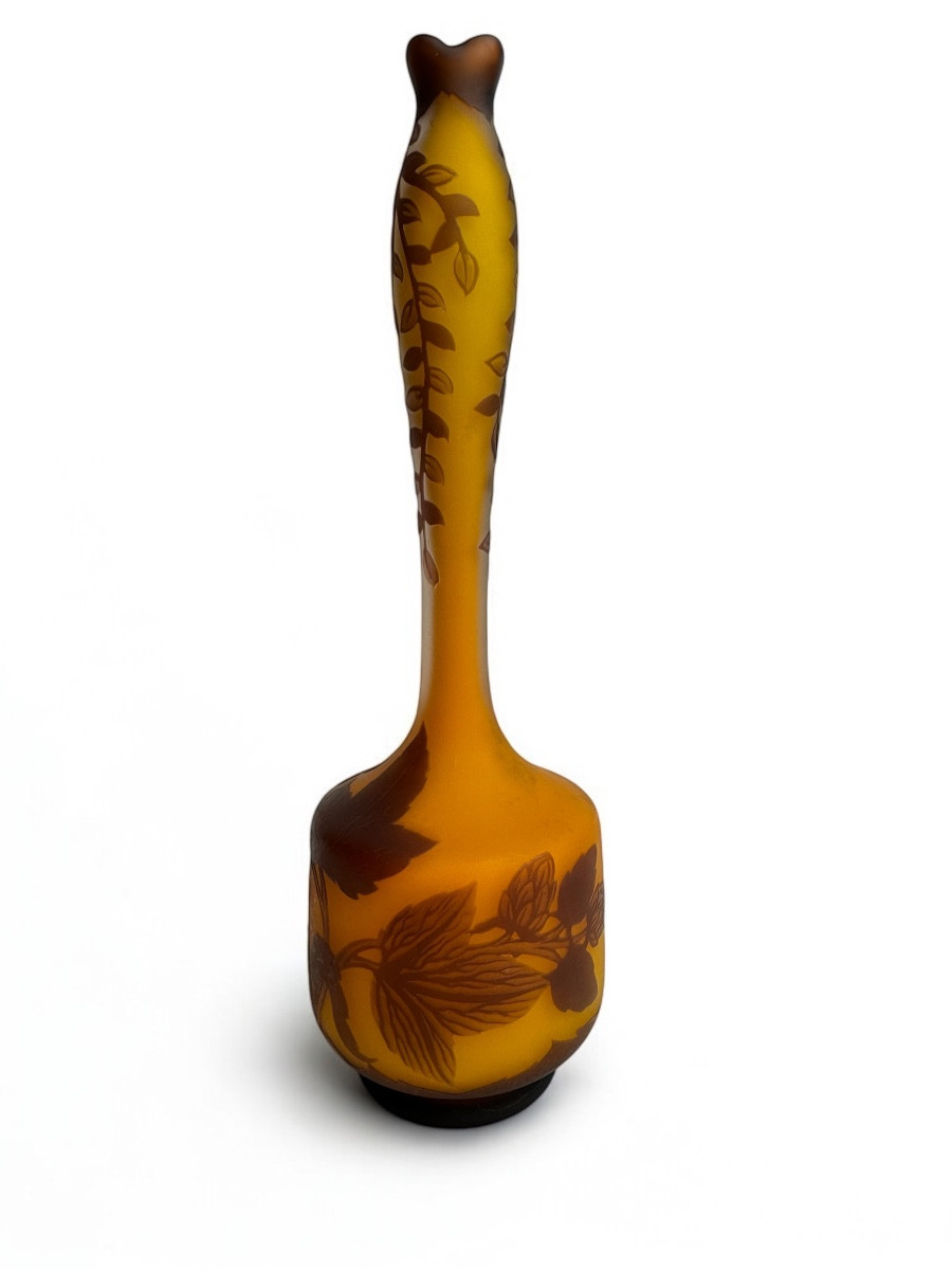 Richard - Single Flower Vase With Wild Hops Decoration 