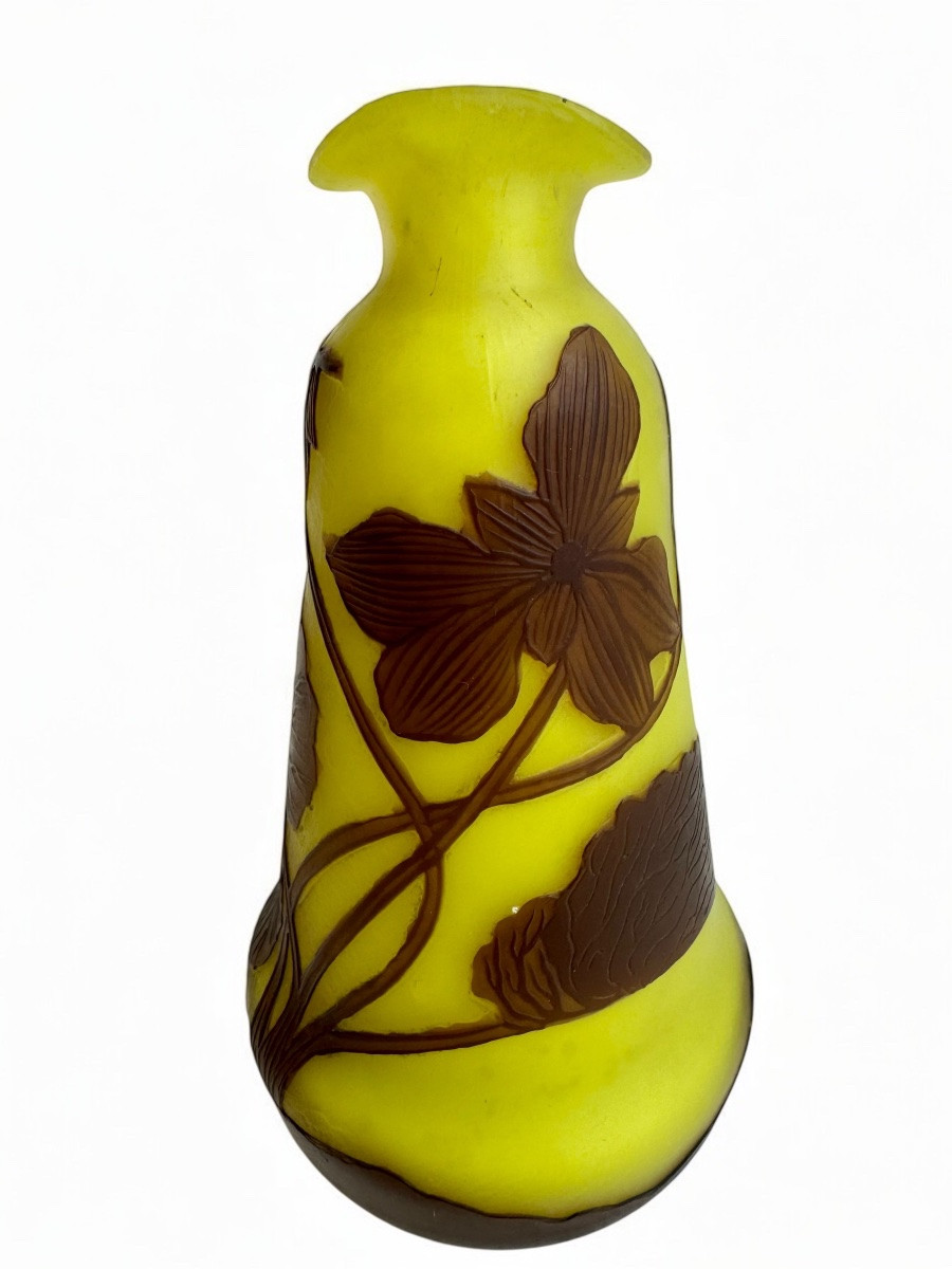 Richard - Vase With Floral Decoration -photo-1