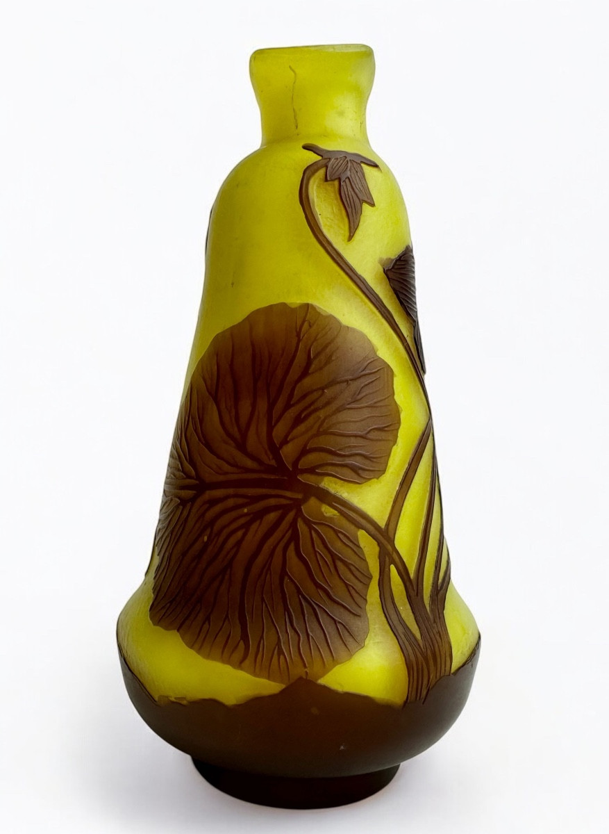 Richard - Vase With Floral Decoration 