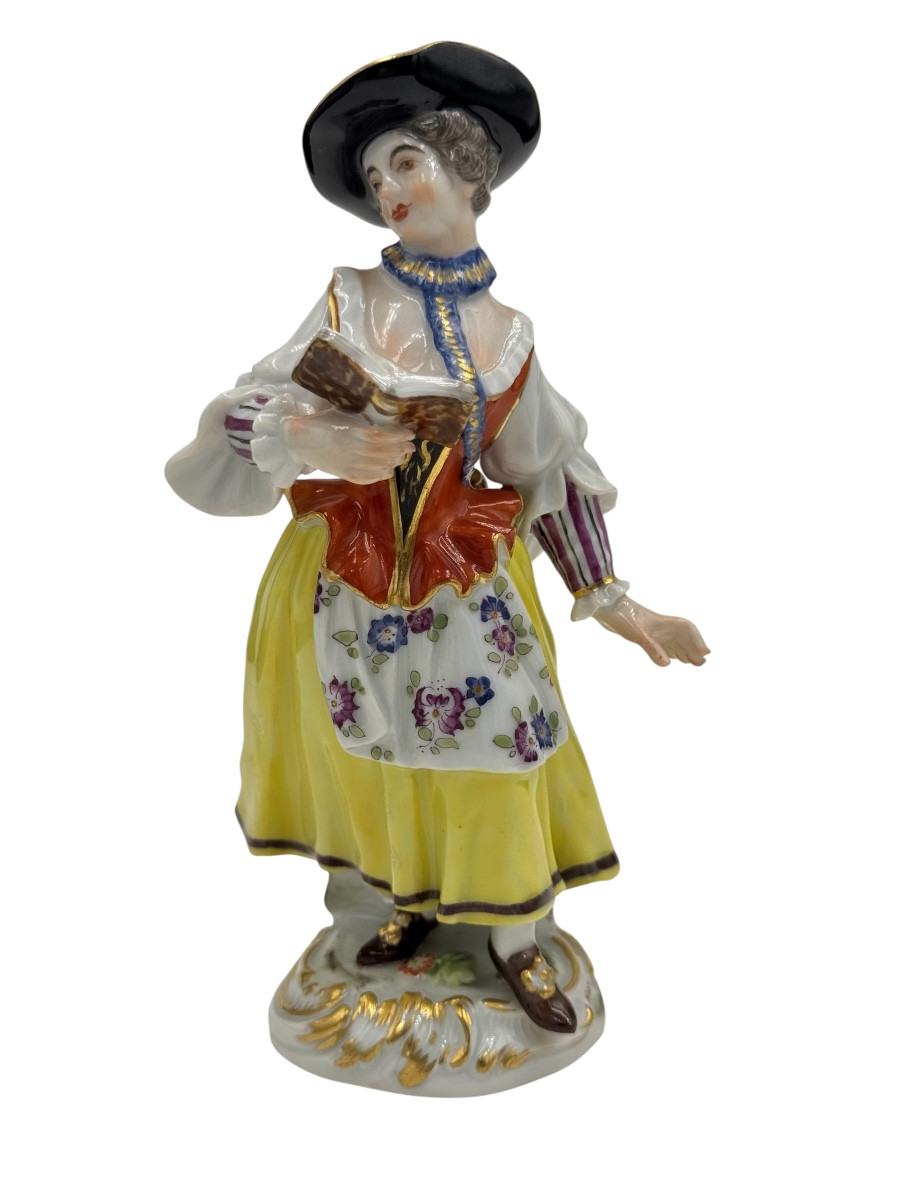 Meissen - Figurine En Porcelaine Chanteuse De La Chapelle Galante