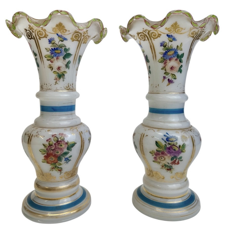 Baccarat - Pair Of Opaline Vases 