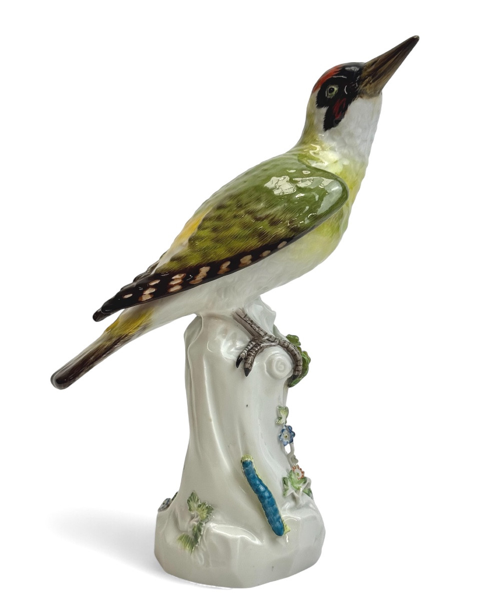 Meissen - Porcelain Figure "green Woodpecker On A Trunk"
