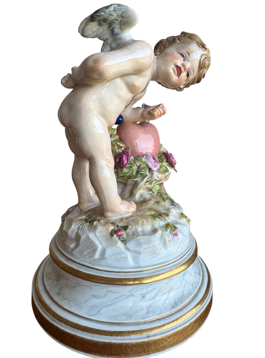 Meissen Porcelain Figure Of Cupid "armor, A Beating Heart"-photo-2