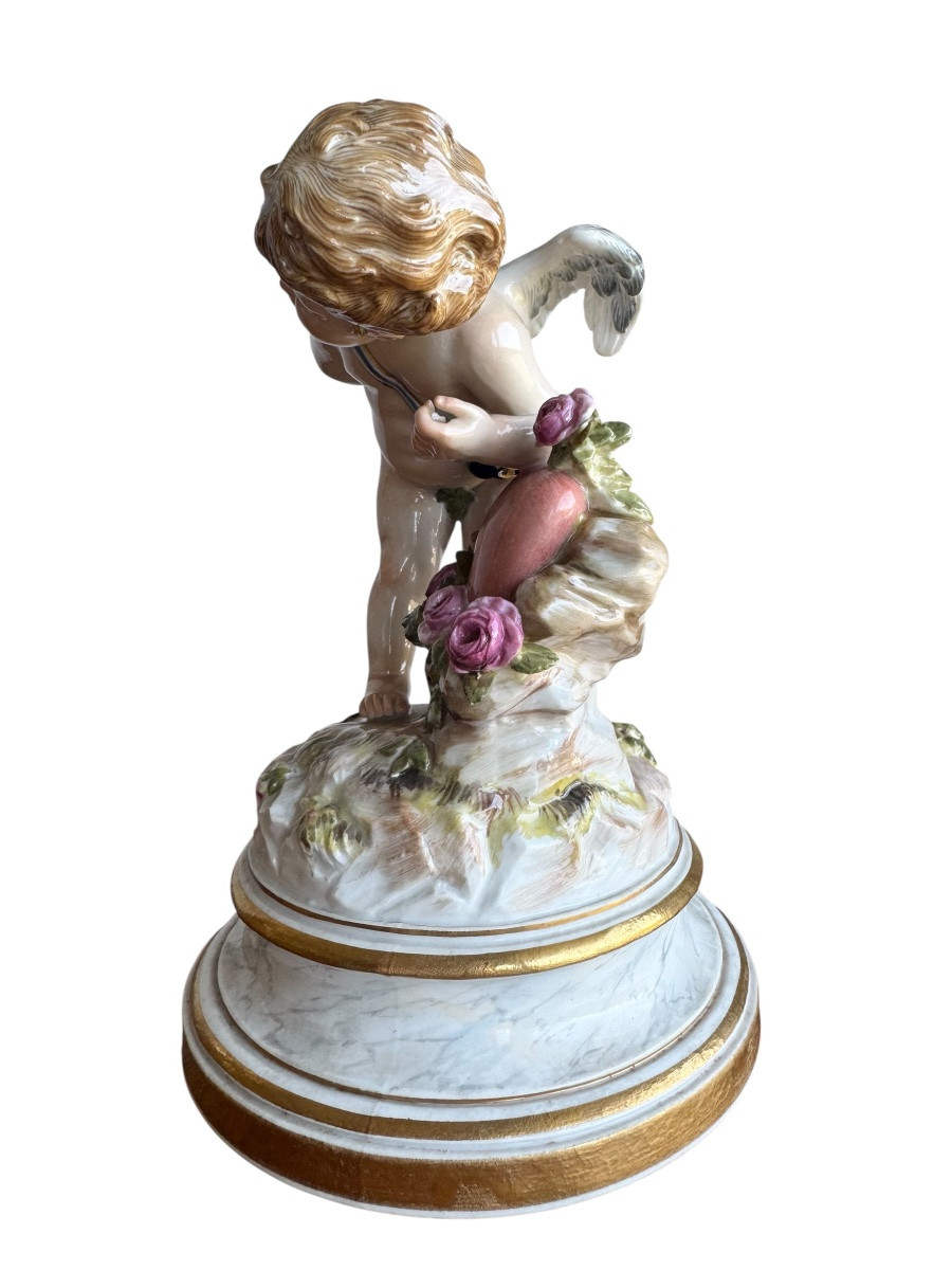 Meissen Porcelain Figure Of Cupid "armor, A Beating Heart"-photo-2