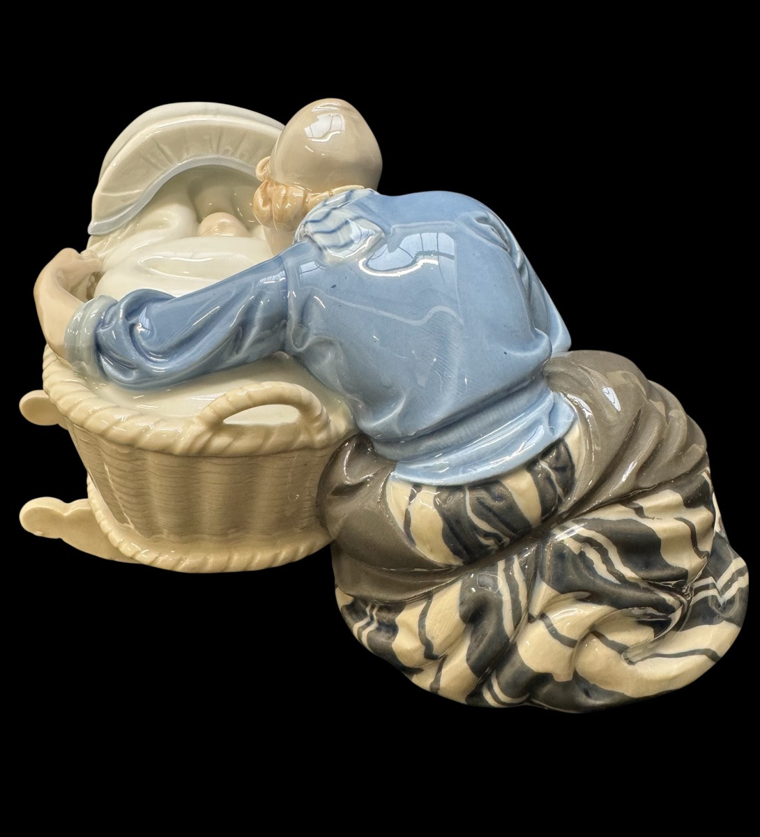  Meissen crée par Philipp Lange - Mère hollandaise au berceau -photo-4