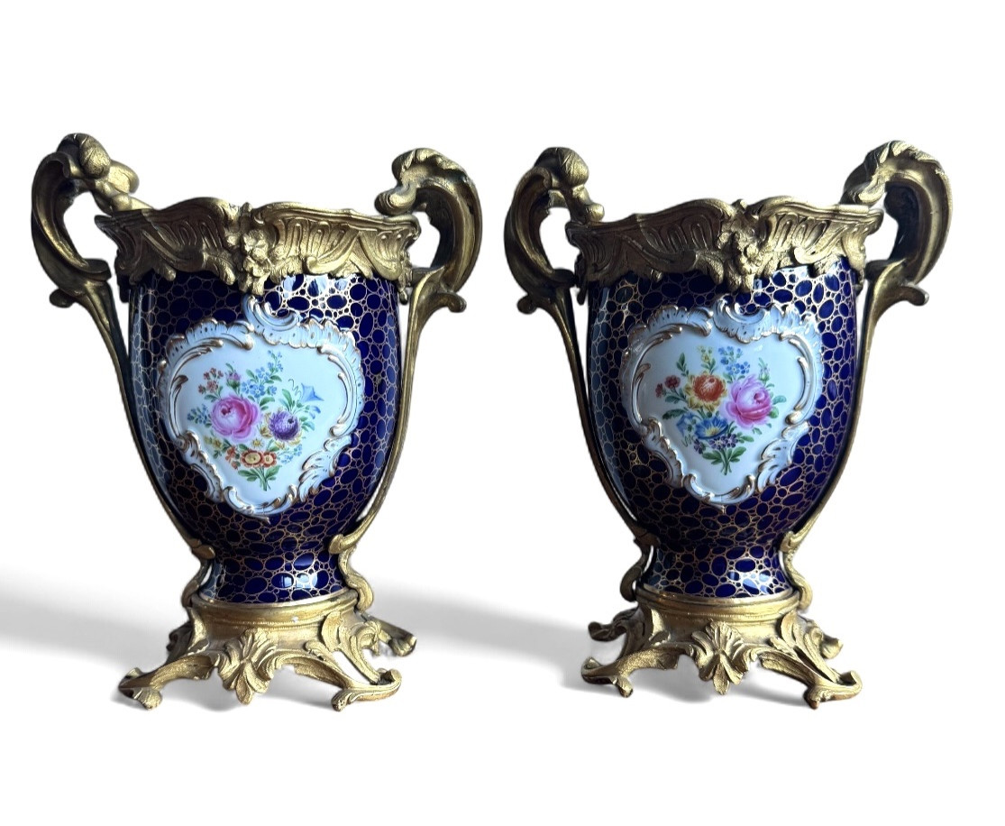 Meissen - Pair Of Cupid Vases -photo-2
