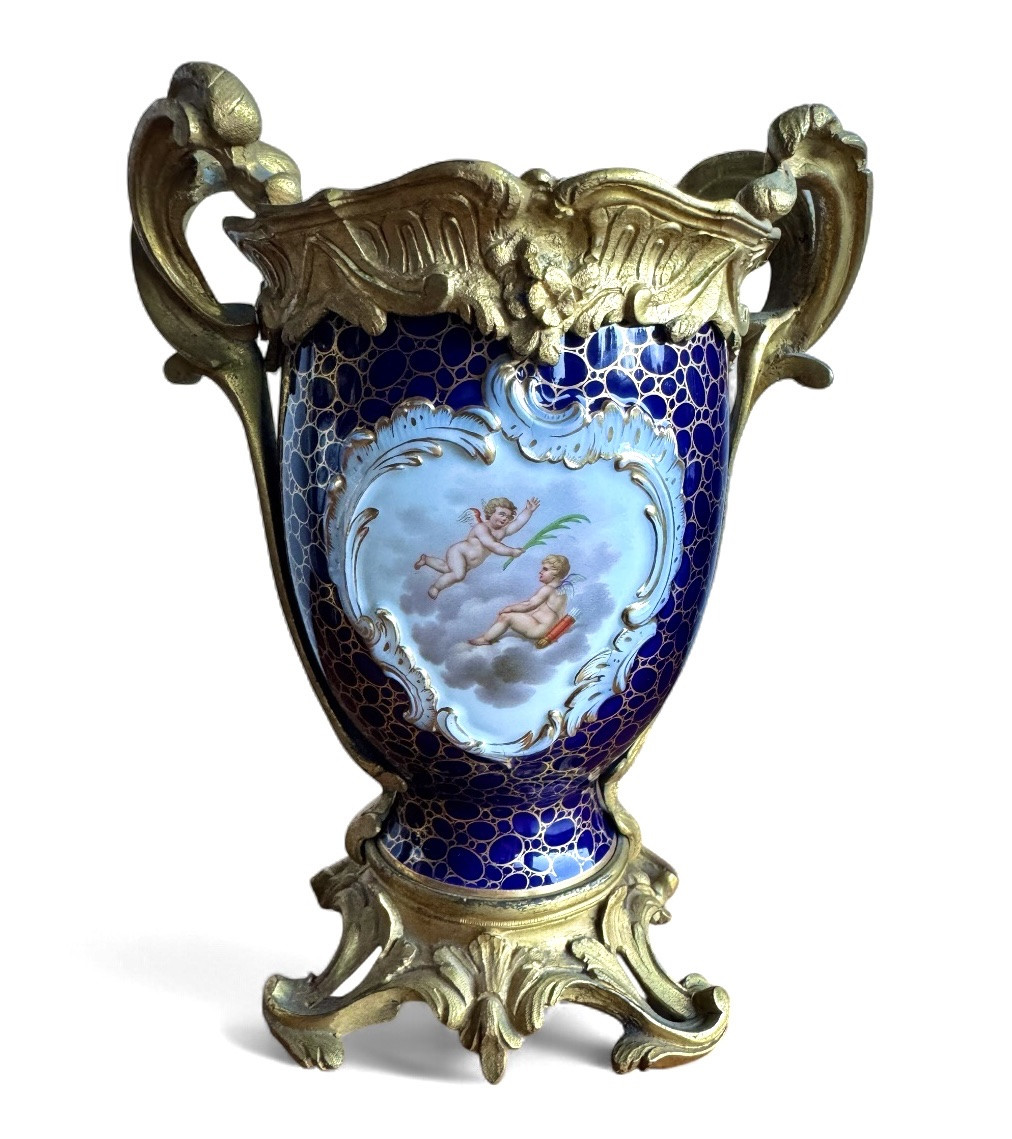 Meissen - Pair Of Cupid Vases -photo-2