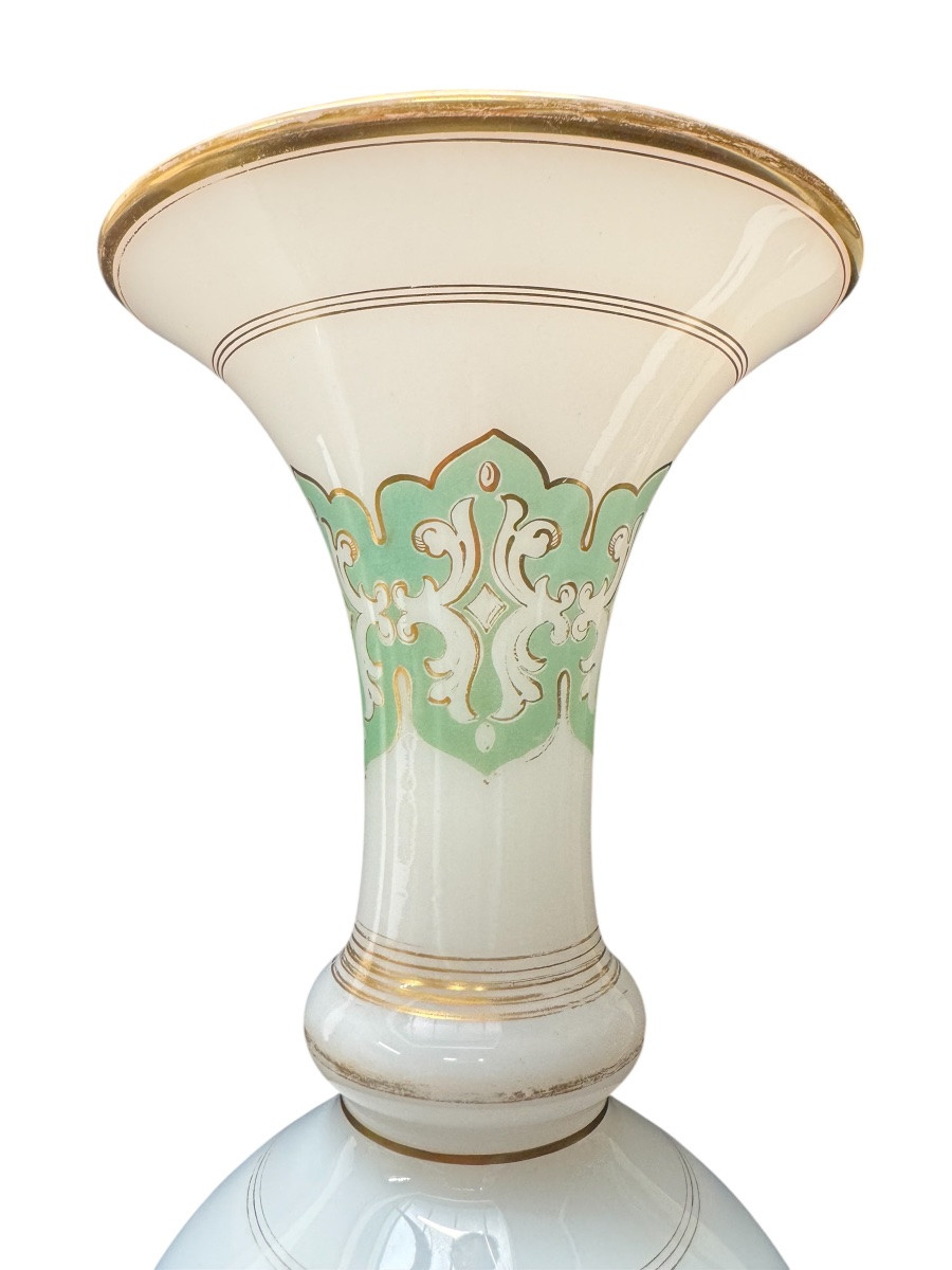 Baccarat - Pair de vases en opaline -photo-1