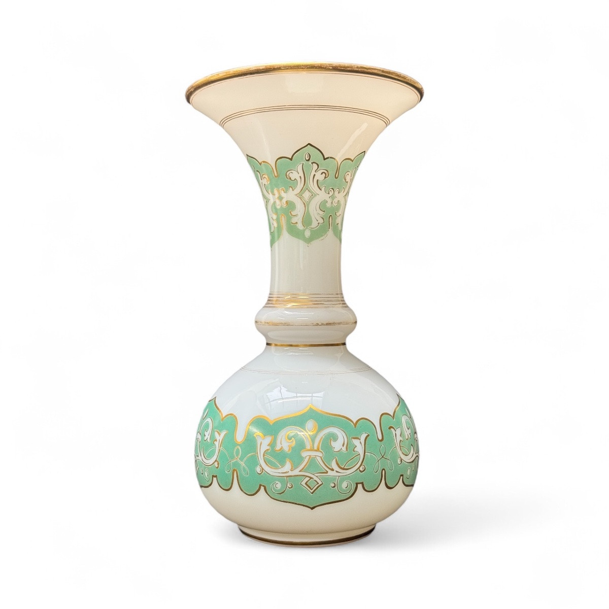 Baccarat - Pair de vases en opaline -photo-2
