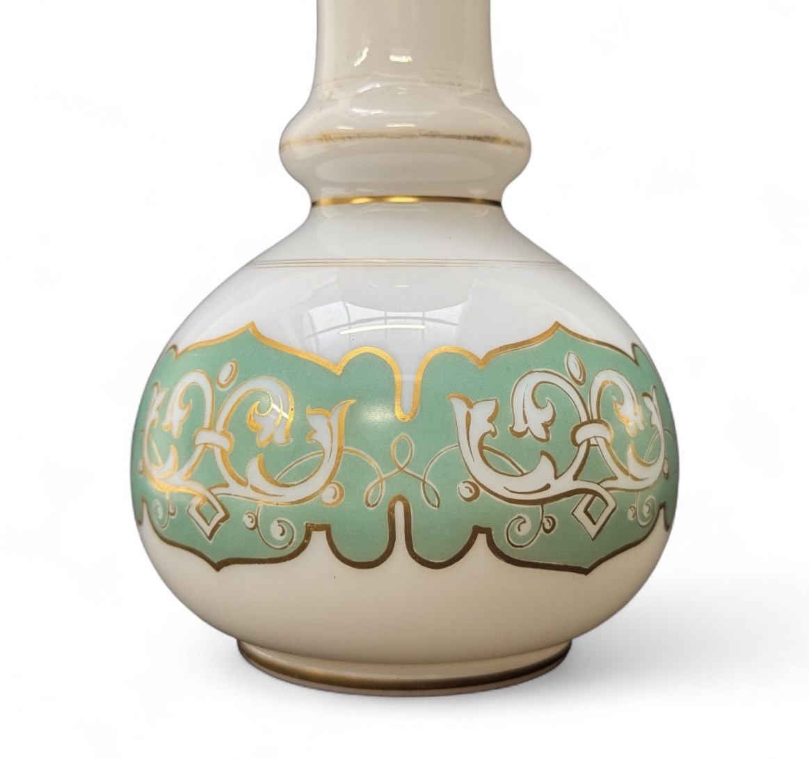 Baccarat - Pair de vases en opaline -photo-4
