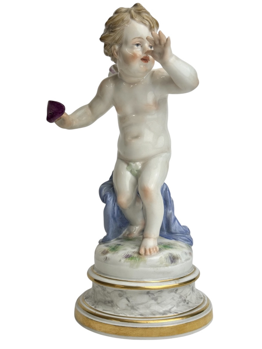 Meissen, Figure en porcelaine « Cupidon avec un masque, tordant un nez»-photo-3