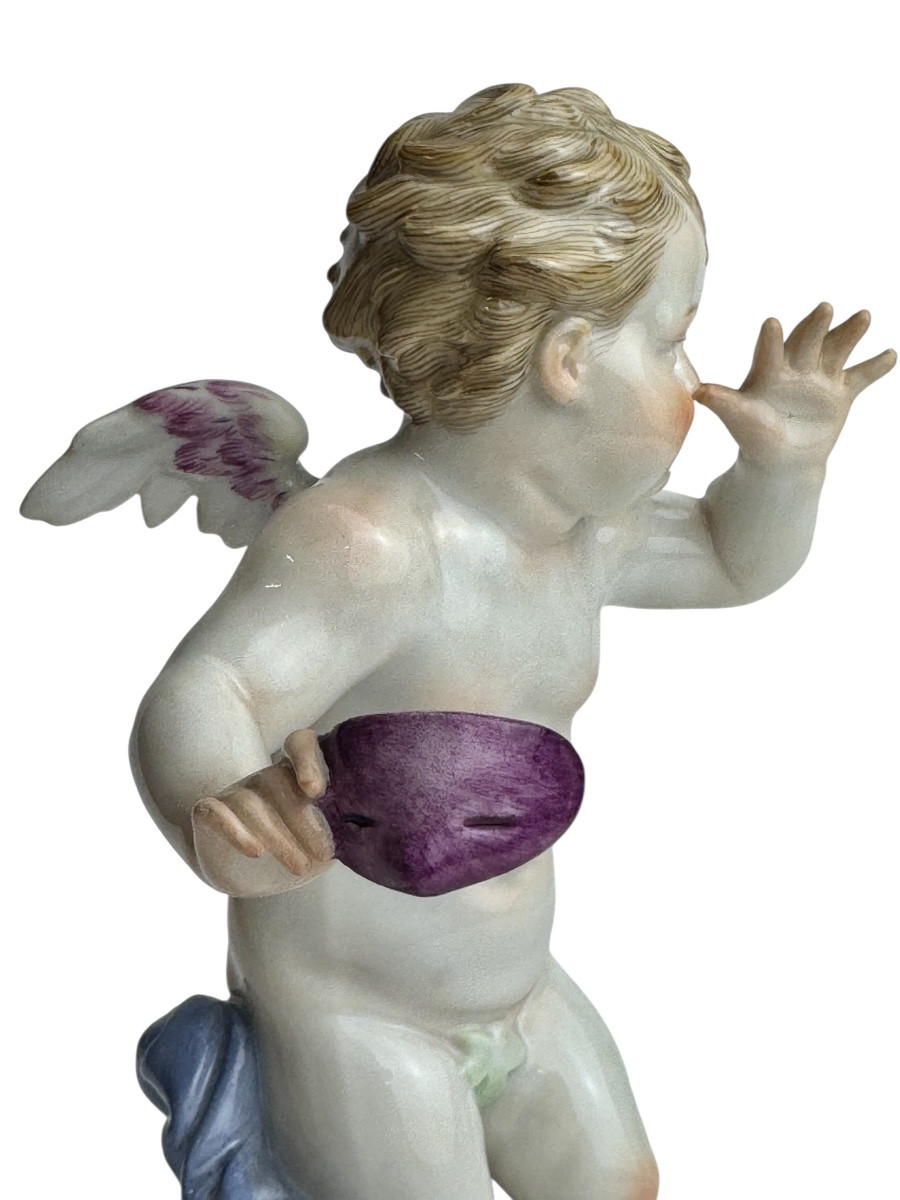 Meissen, Figure en porcelaine « Cupidon avec un masque, tordant un nez»-photo-6