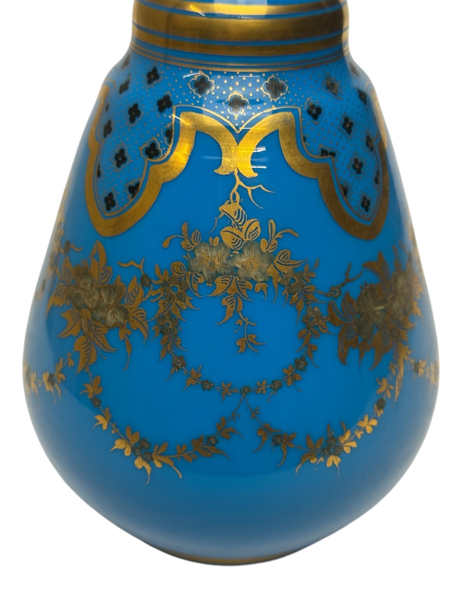 Vase en opaline bleu à décor des guirlandes et arabesques -photo-2