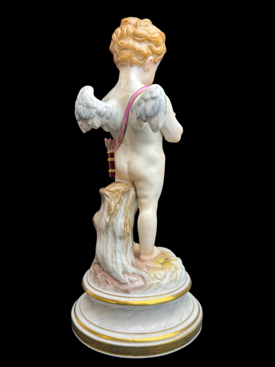 Meissen Cupidon embarrassé, devant un cœur brisé. Figure en porcelaine de la série des travail -photo-3