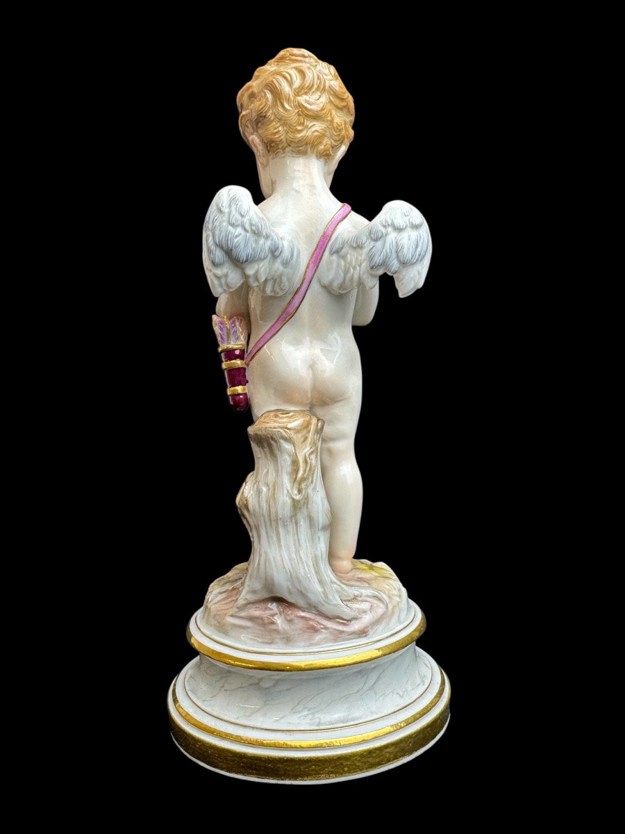 Meissen Cupidon embarrassé, devant un cœur brisé. Figure en porcelaine de la série des travail -photo-4