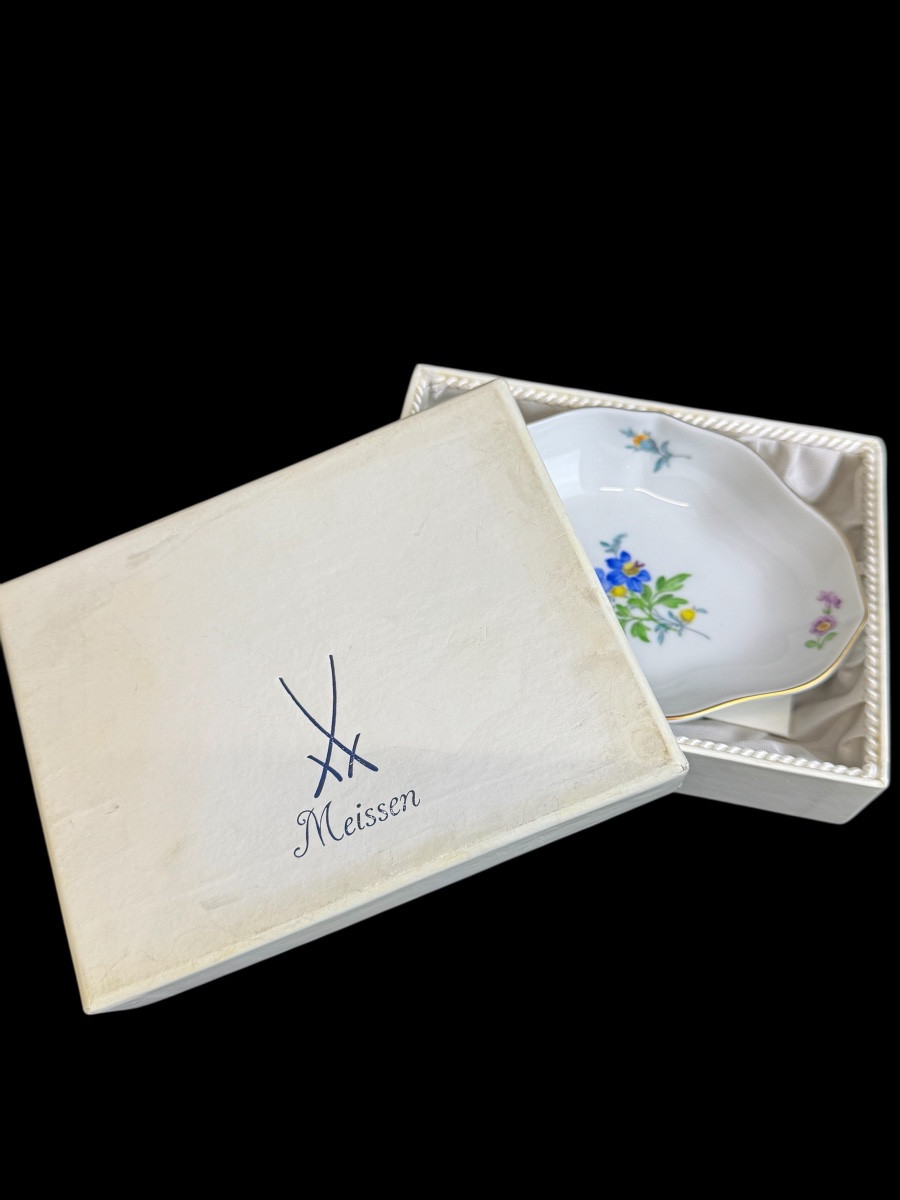 Meissen - Porcelain Dish With Floral Decoration. -photo-1