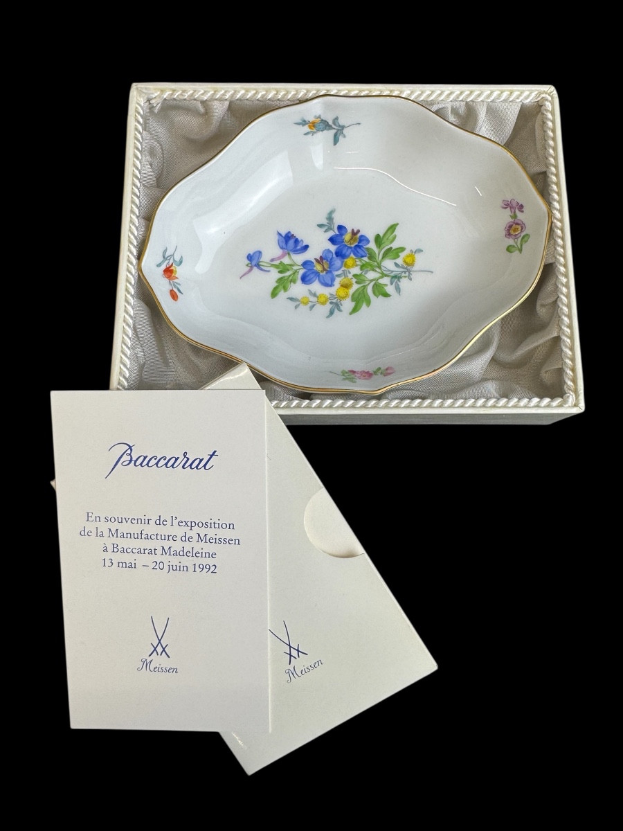 Meissen - Porcelain Dish With Floral Decoration. 