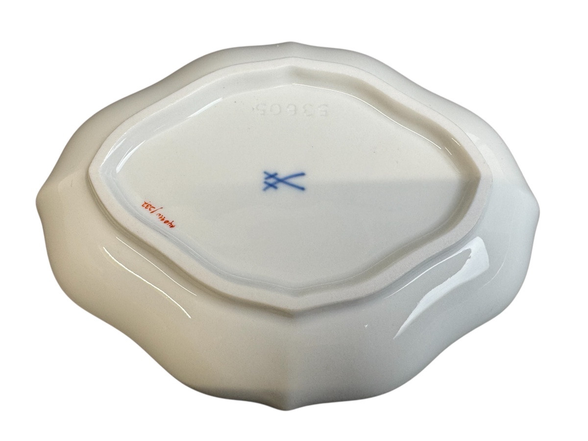 Meissen Porcelain Dish With Floral Decoration. -photo-4