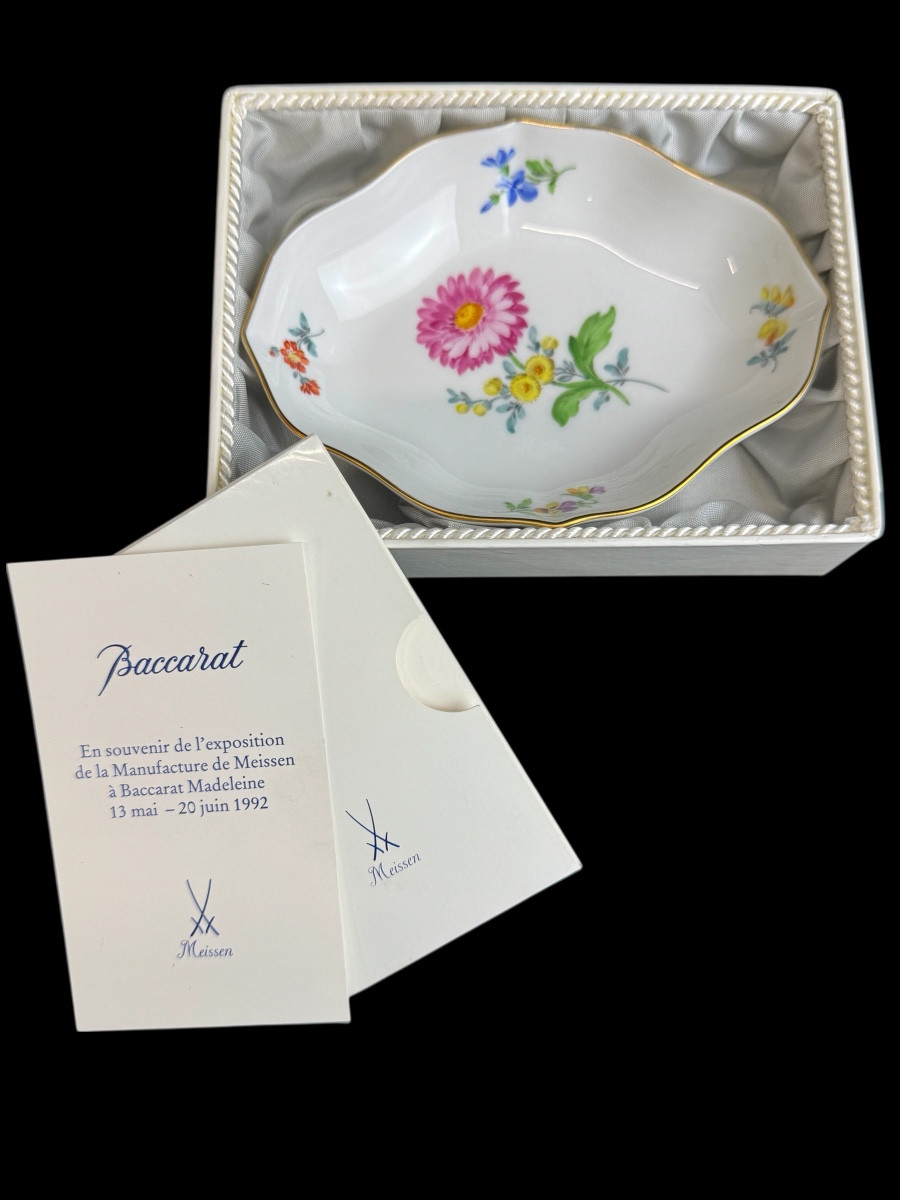 Meissen Porcelain Dish With Floral Decoration. 