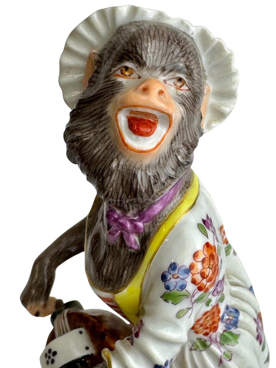 Meissen - Figure en porcelaine d’une singe avec la mandoline de la série l’orchestre de singes-photo-4