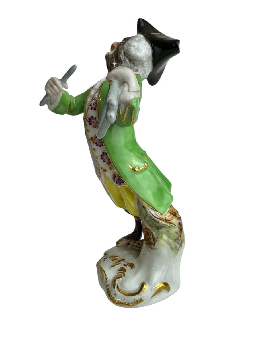 Meissen - Figure en porcelaine d’un singe avec triangle de la série l’orchestre de singes-photo-2