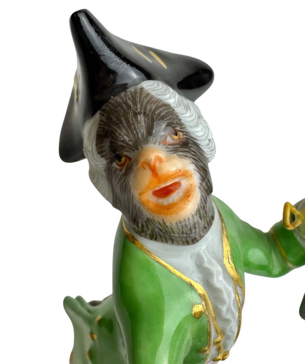 Meissen - Figure en porcelaine d’un singe avec triangle de la série l’orchestre de singes-photo-4