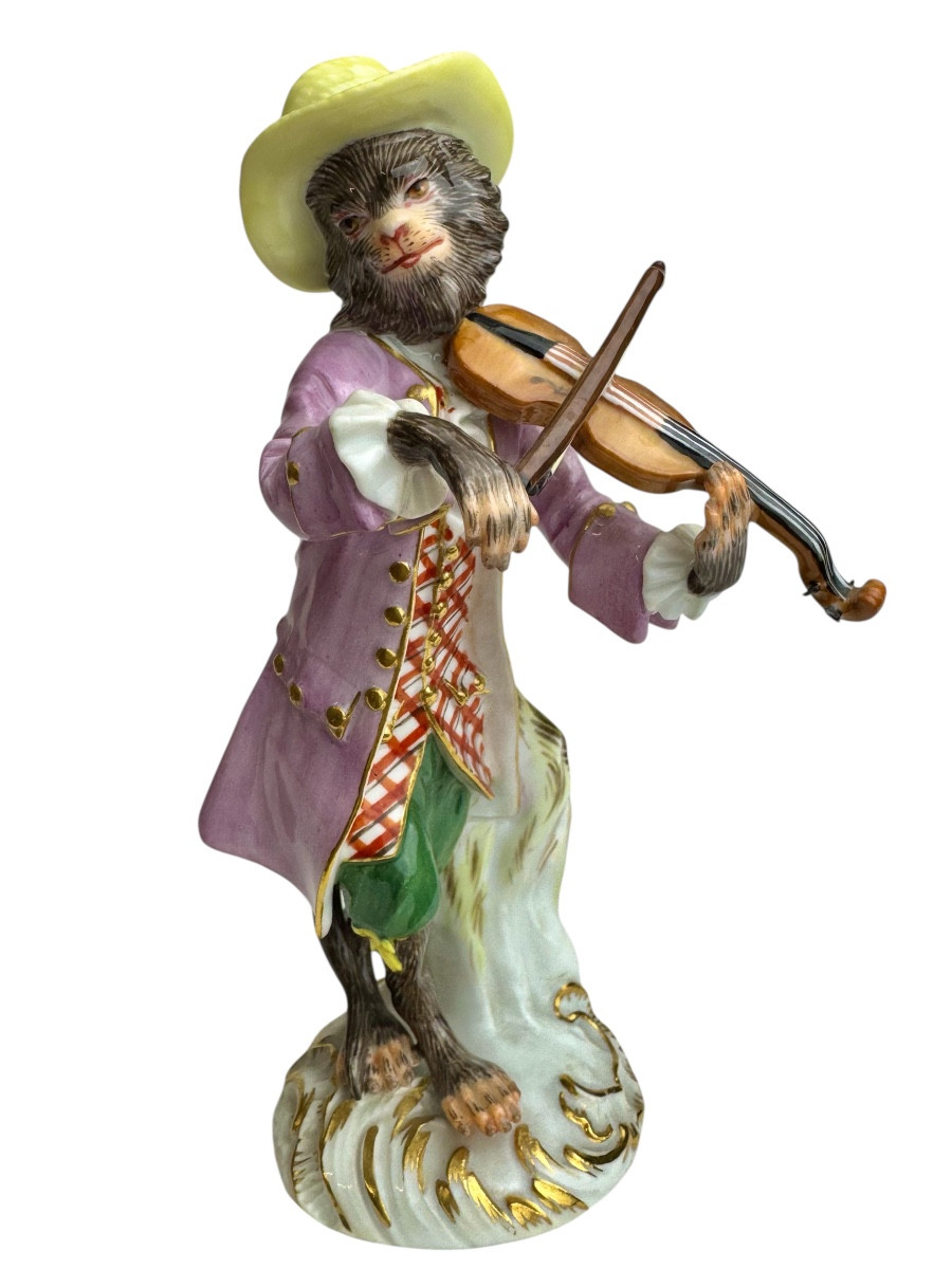 Meissen - Porcelain Figure Of A Violin-playing Monkey From The Monkey Orchestra Series
