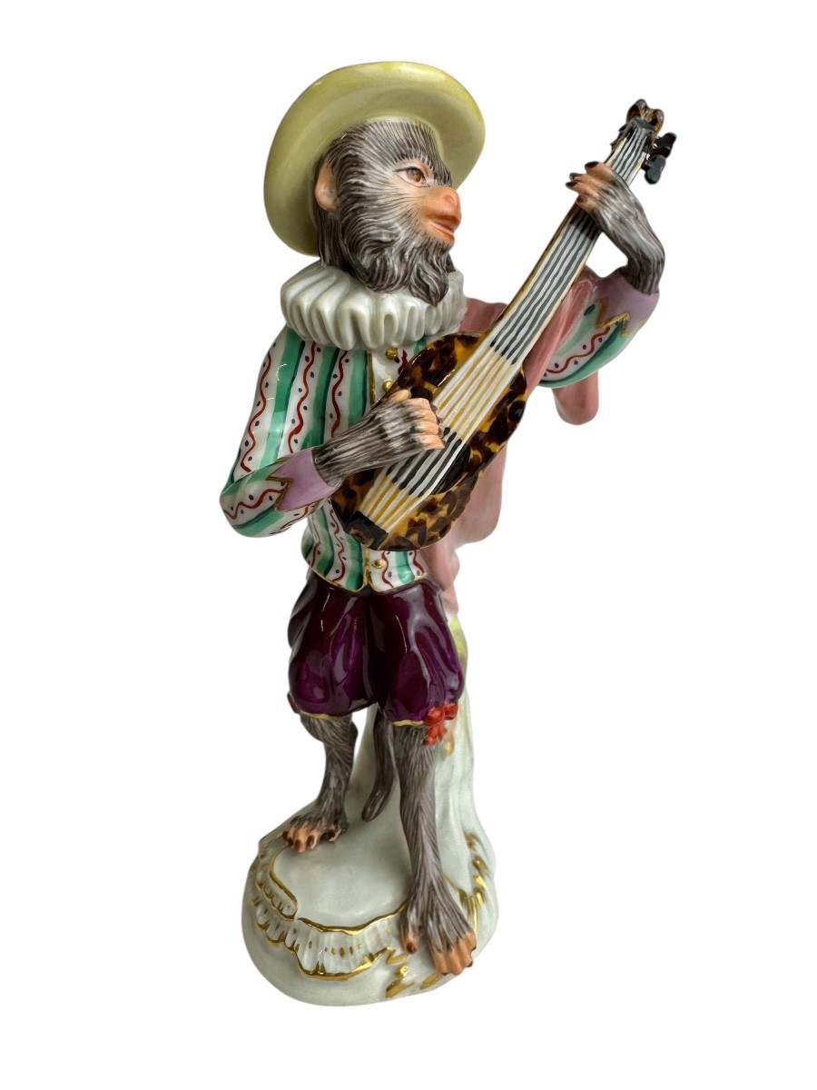 Meissen - Figure en porcelaine d’un singe guitariste de la série l’orchestre de singes-photo-2