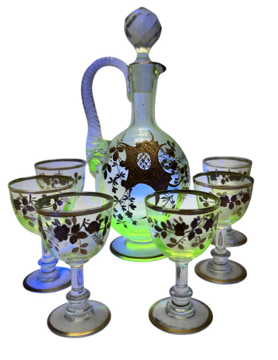 Baccarat - Uranium Crystal Liqueur Service With Rocaille And Rose Decoration-photo-2