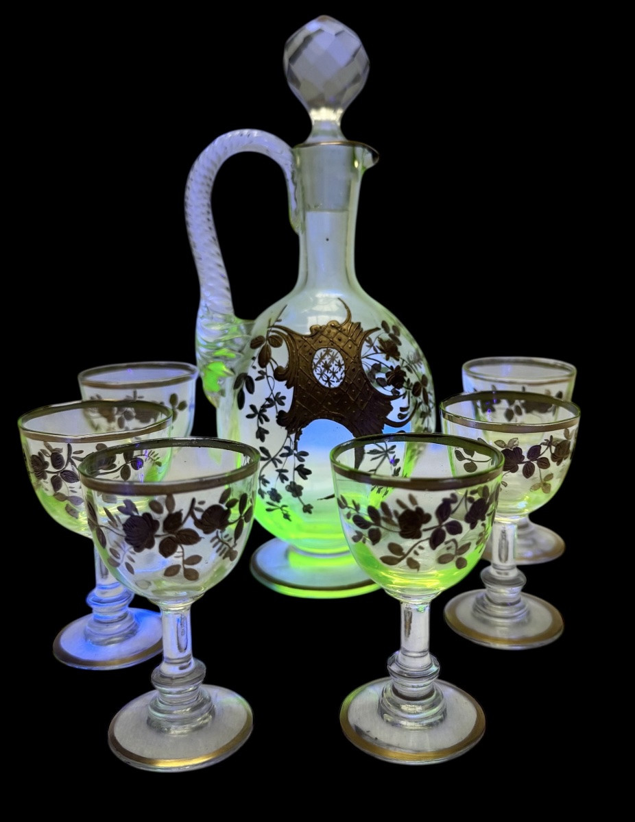 Baccarat - Uranium Crystal Liqueur Service With Rocaille And Rose Decoration-photo-3
