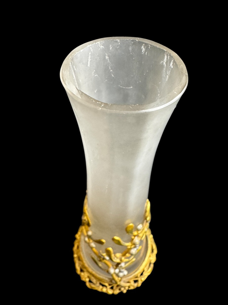 Vase art nouveau, monture en bronze à décor des fleurs de gui -photo-4