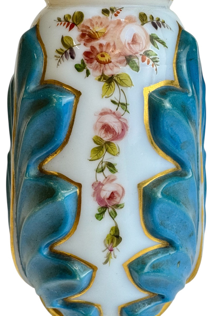 Baccarat - Opaline Vase Decorated With Acanthus Flowers And Leaves-photo-4
