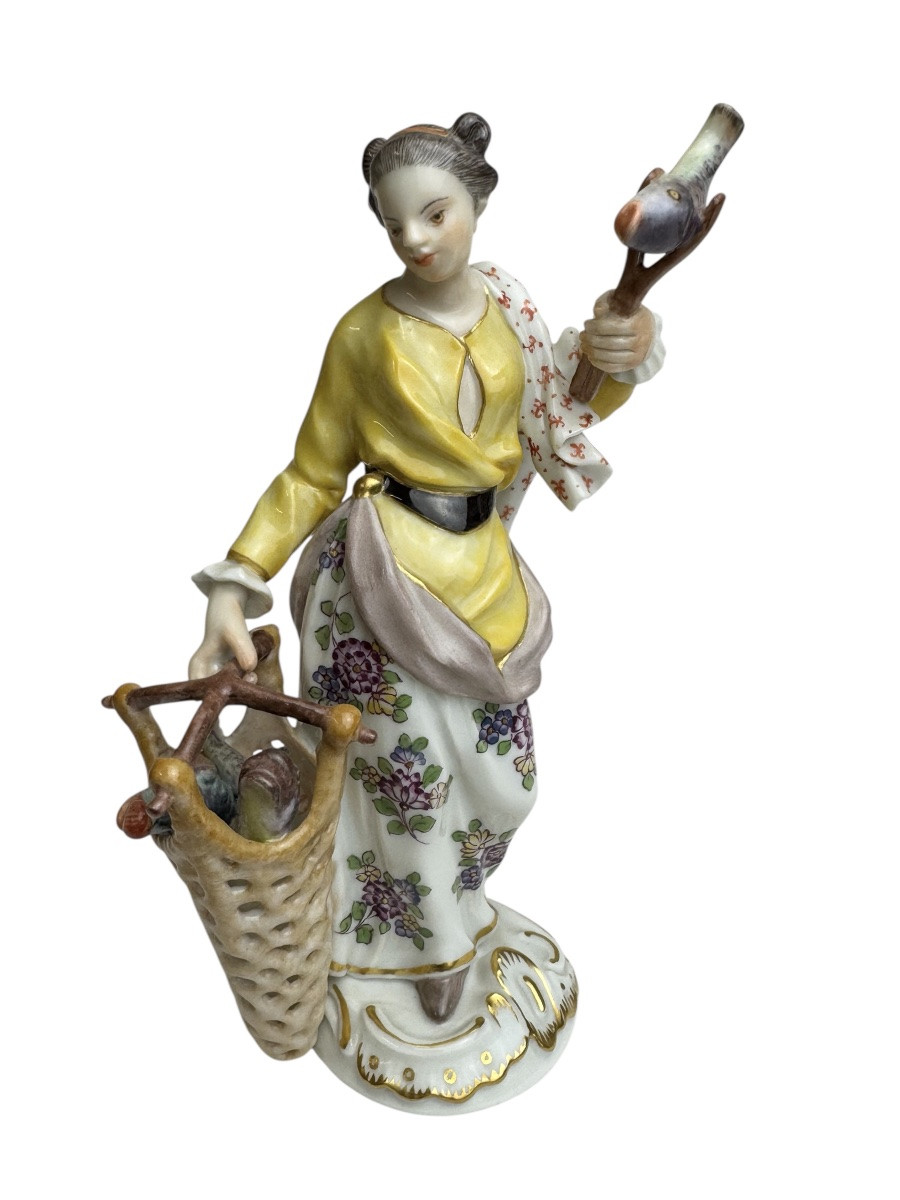 Meissen Porcelain Figurine Of A Japanese Woman With A Fishing Net-photo-2