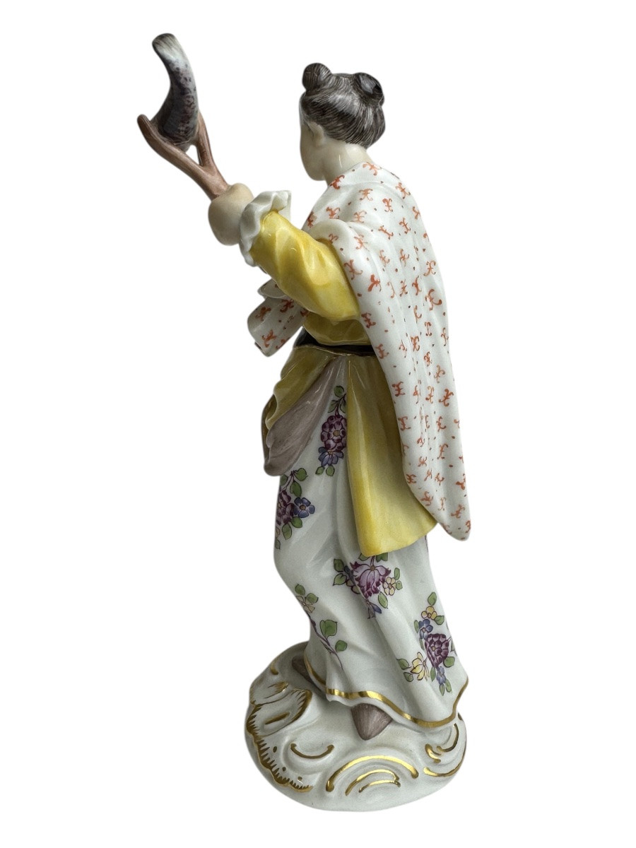 Meissen Porcelain Figurine Of A Japanese Woman With A Fishing Net-photo-2