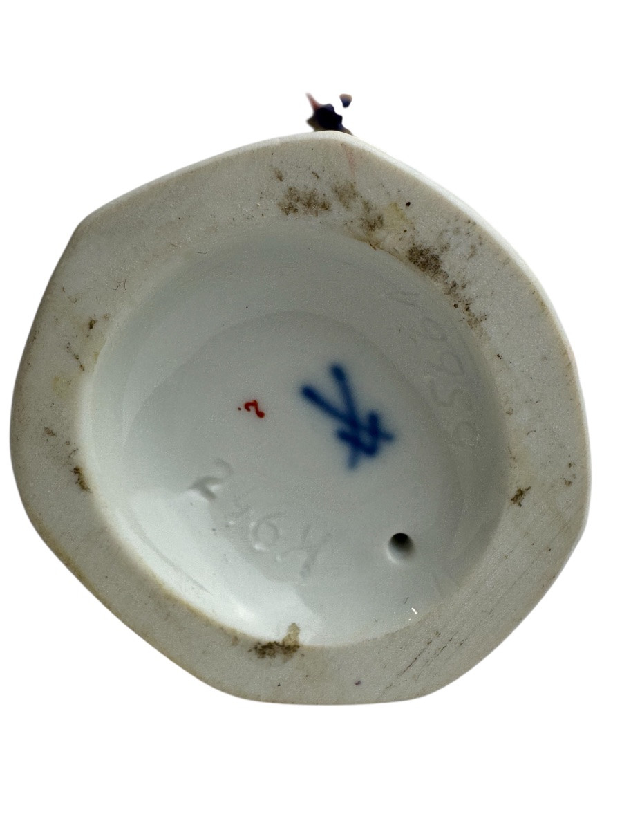 Meissen Figurine en porcelaine d’une femme japonaise au panier à vin-photo-3