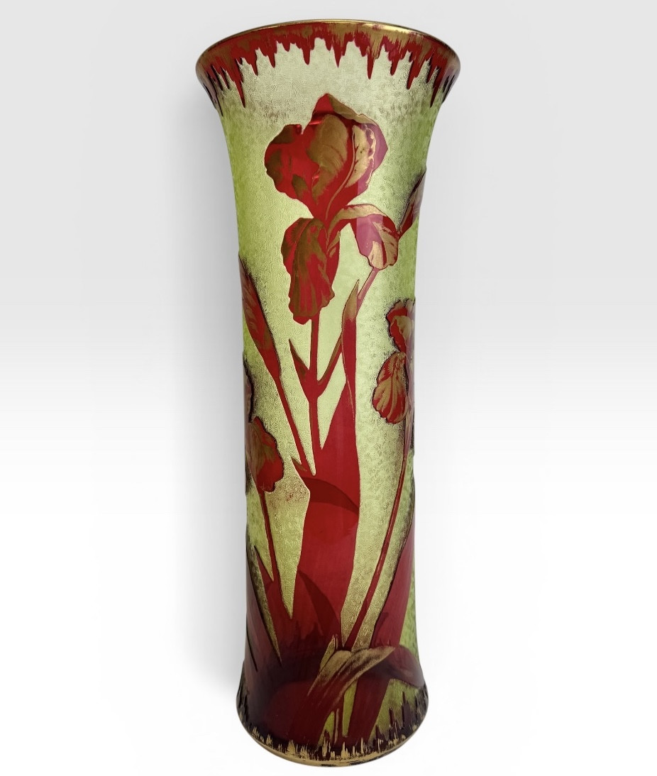 Baccarat - Grand vase à décor d’iris - 40cm
