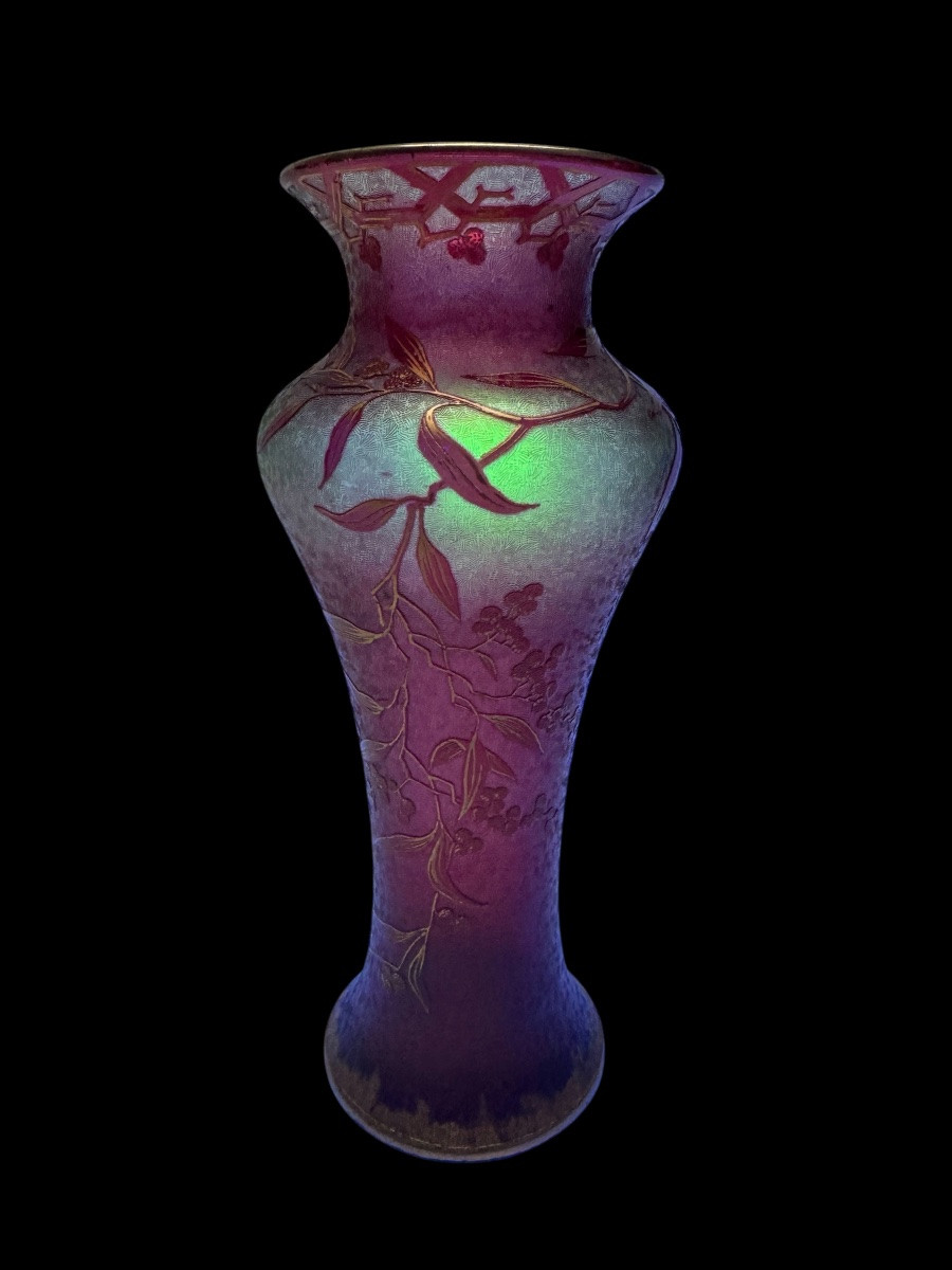 Baccarat - Uranium Crystal Vase With Raspberry Decoration-photo-7