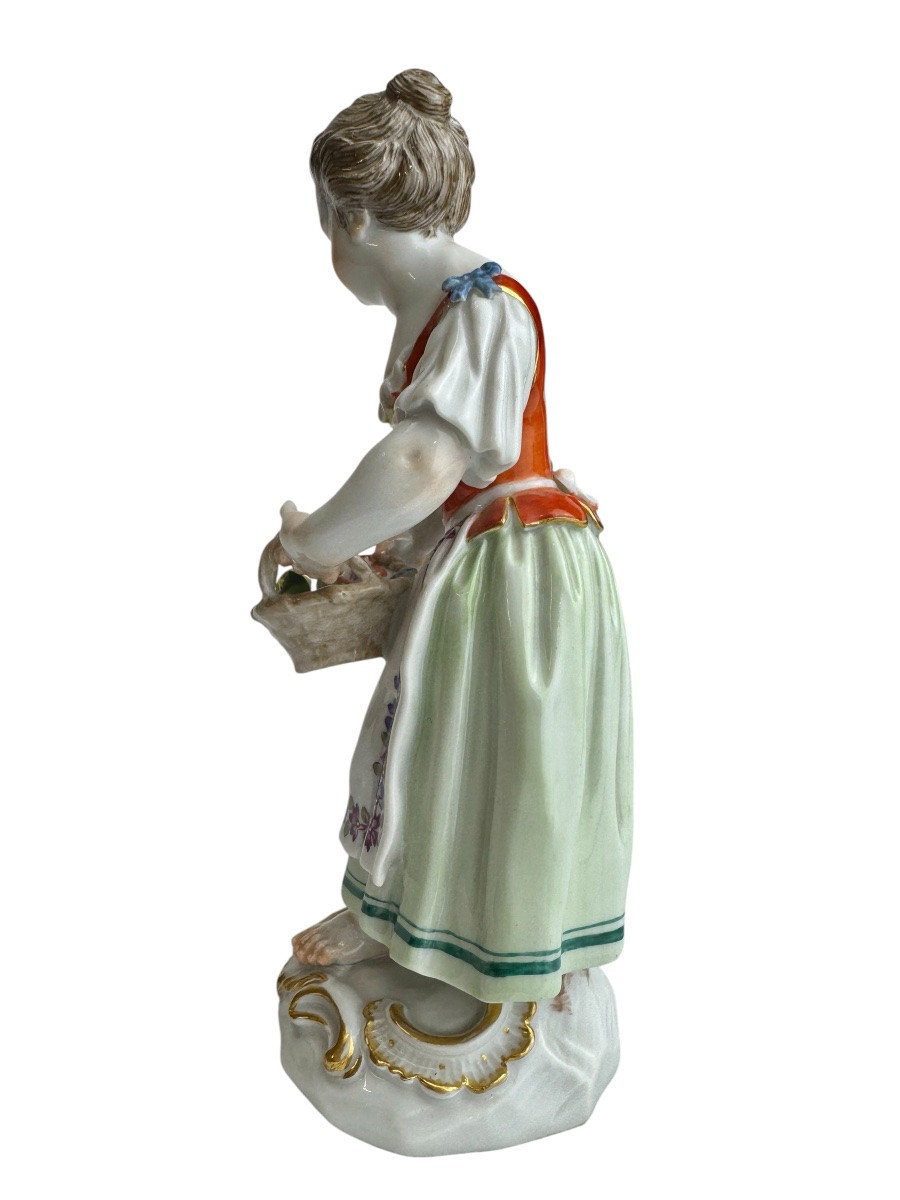 Meissen - Figurine en porcelaine représentant une jeune jardinière-photo-1