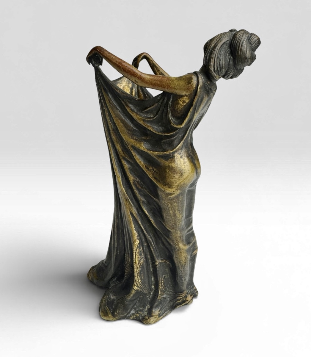 Franz Xavier Bergman, bronze de Vienne - femme tenant sa robe. -photo-4