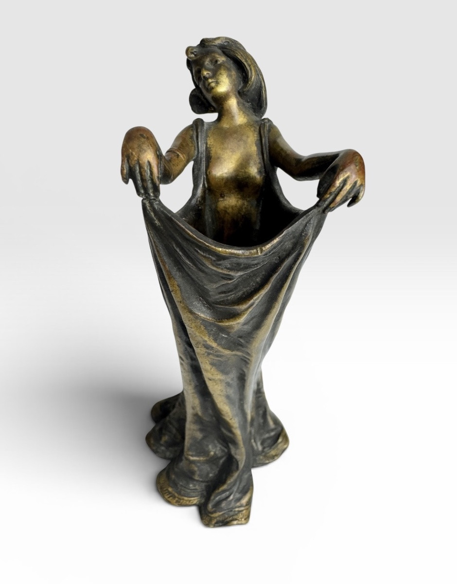 Franz Xavier Bergman, bronze de Vienne - femme tenant sa robe. -photo-3
