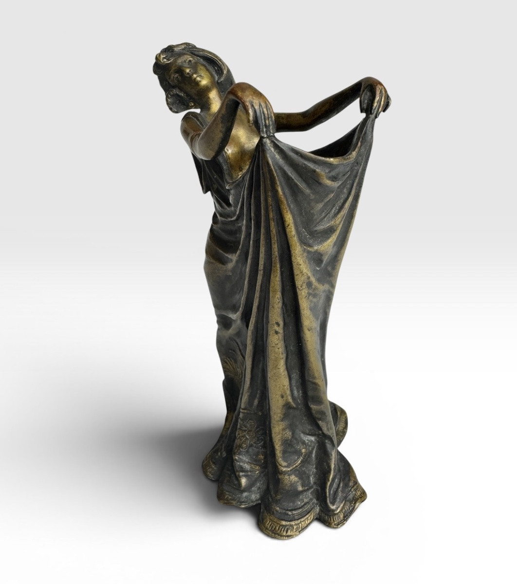 Franz Xavier Bergman, bronze de Vienne - femme tenant sa robe. -photo-4