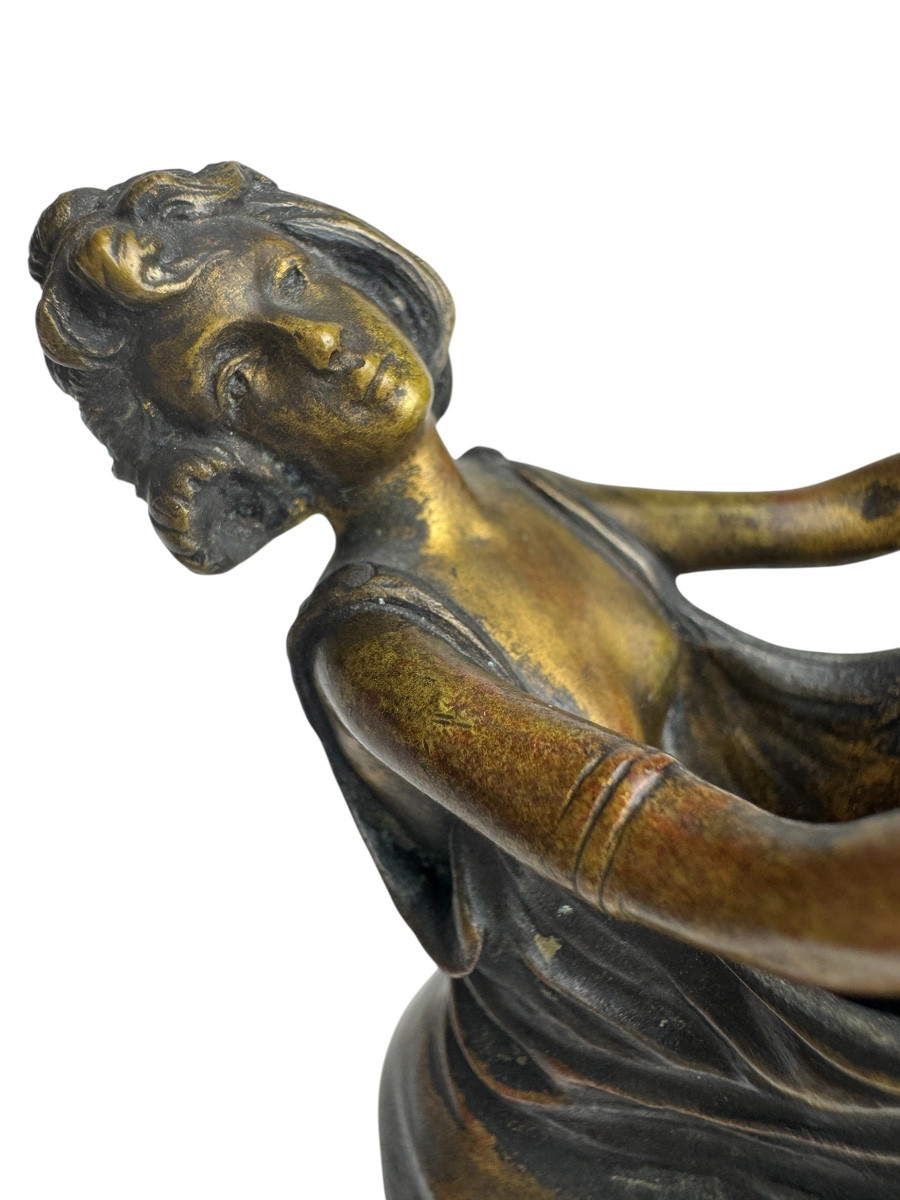 Franz Xavier Bergman, bronze de Vienne - femme tenant sa robe. -photo-5
