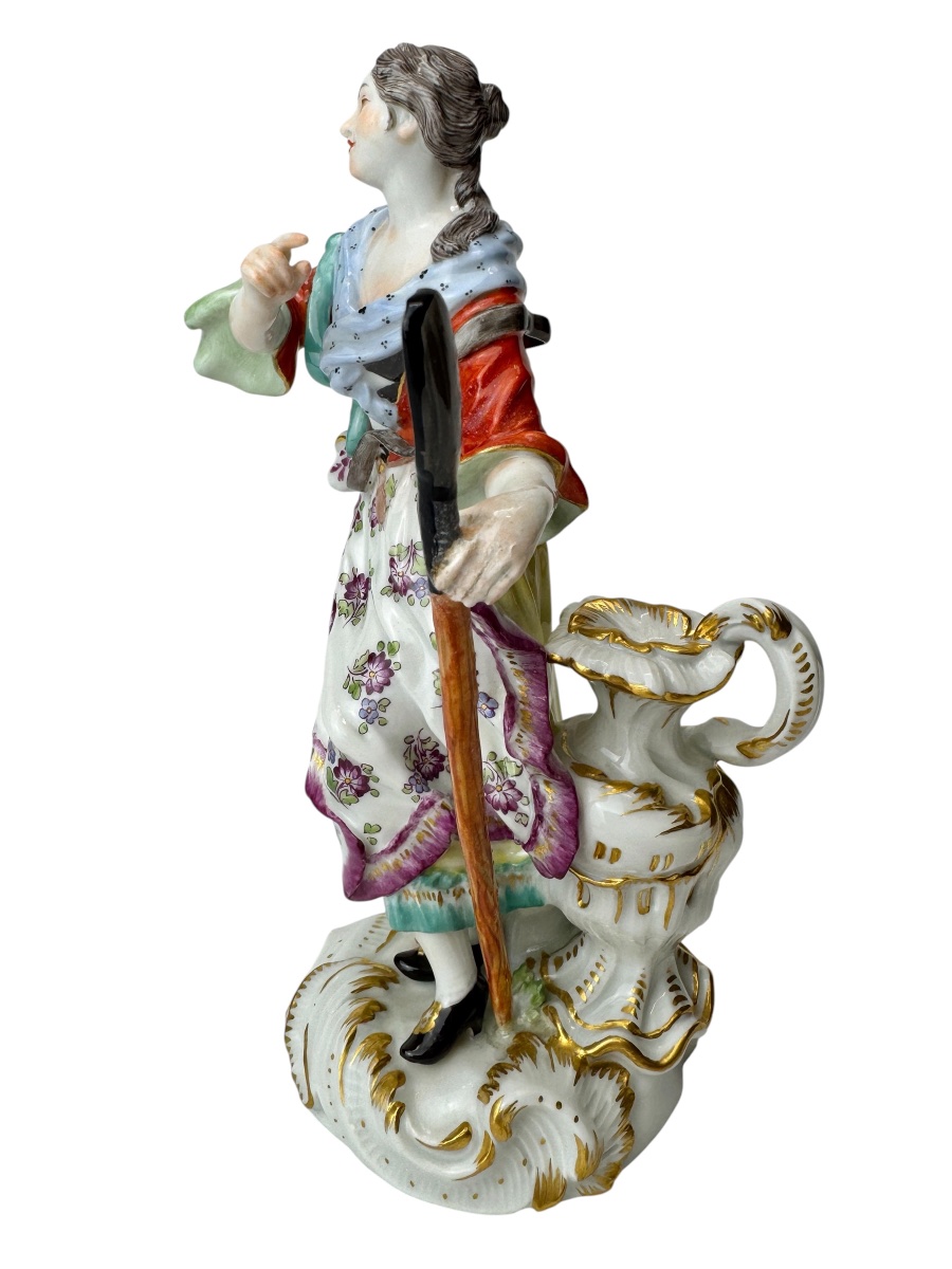 Meissen - Figure en porcelaine représentant une bergère dansant-photo-2