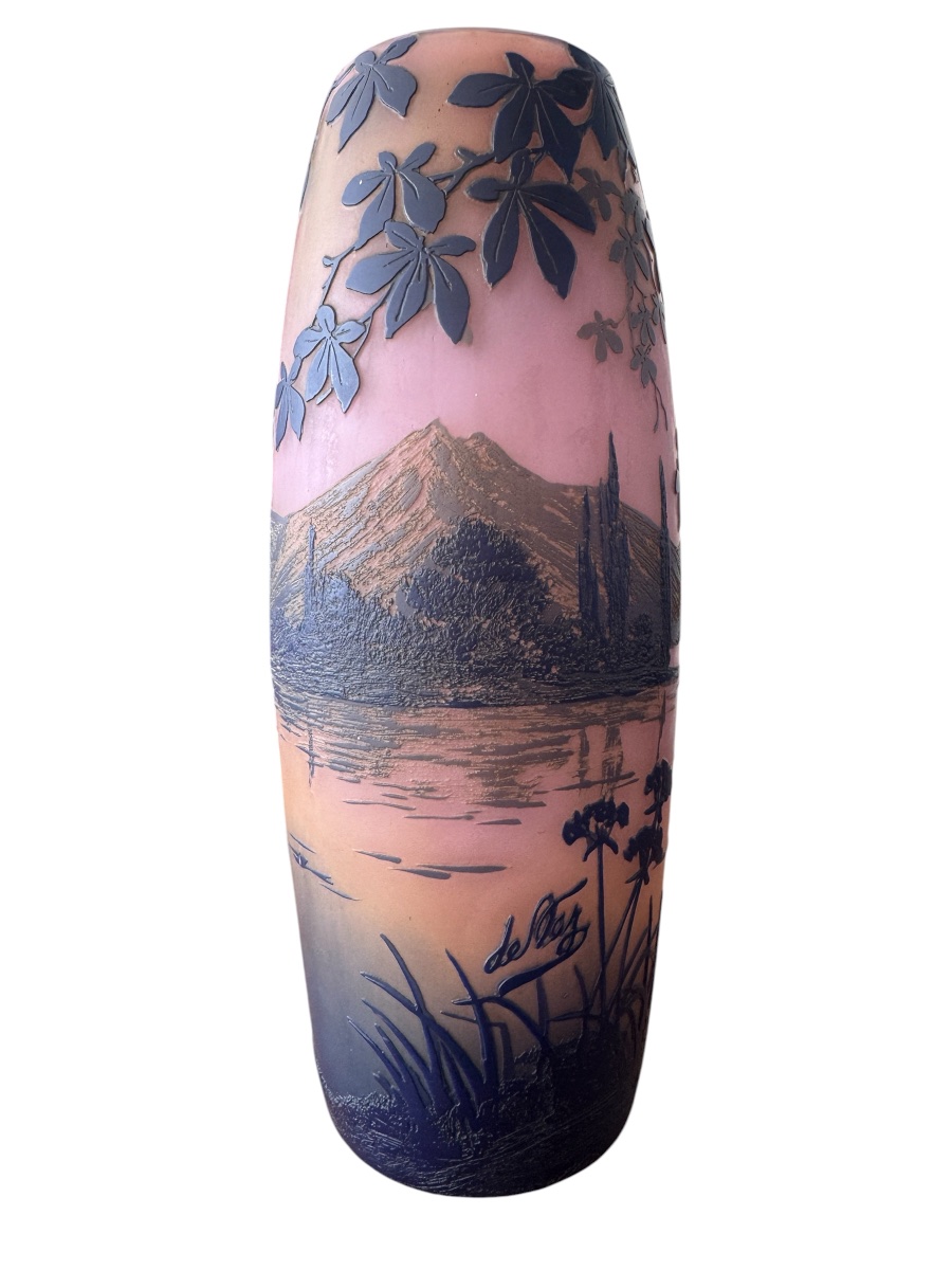 De Vez - Vase en camée  à décor de paysage lacustre.-photo-3